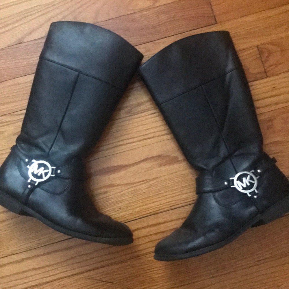 Really Cute MK boots - Picture 1 of 3